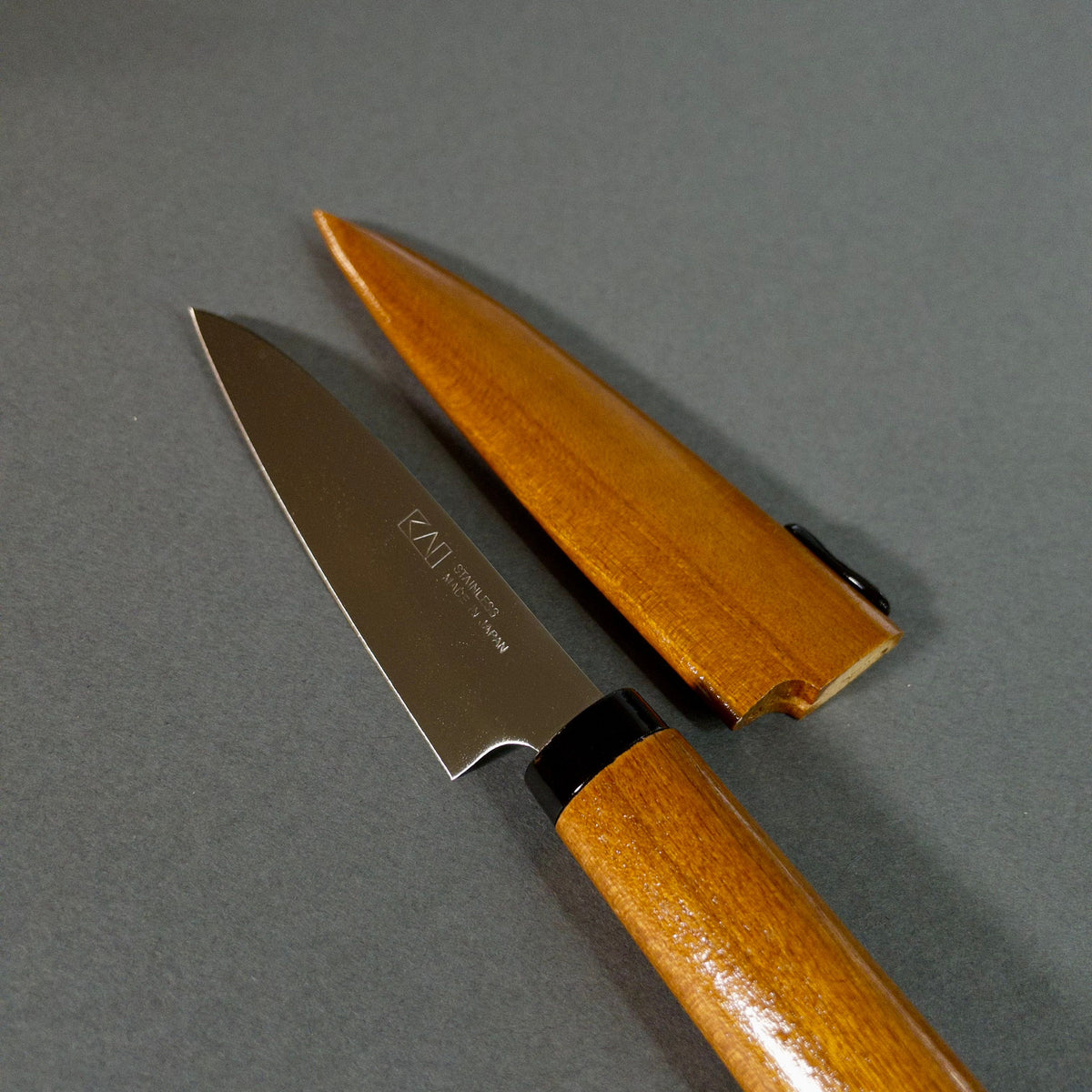 KAI Fruktkniv med slire 9,4 cm - Burr - knivsliping