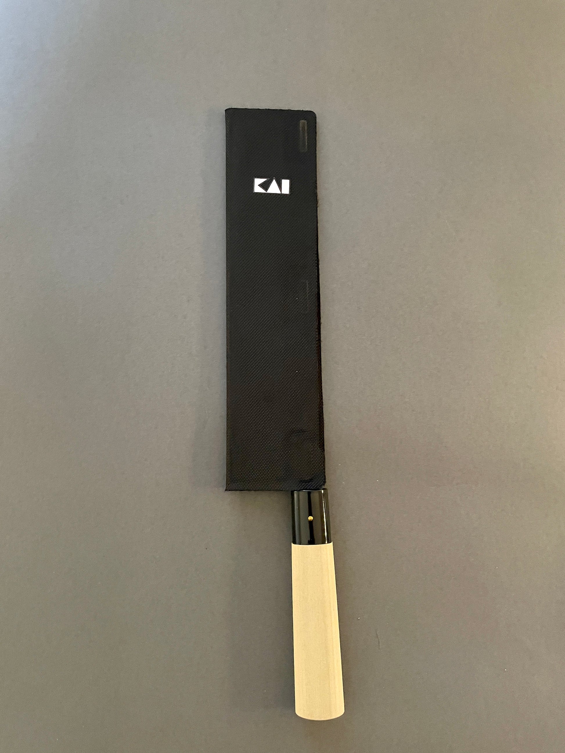 KAI magnetisk knivbeskytter medium