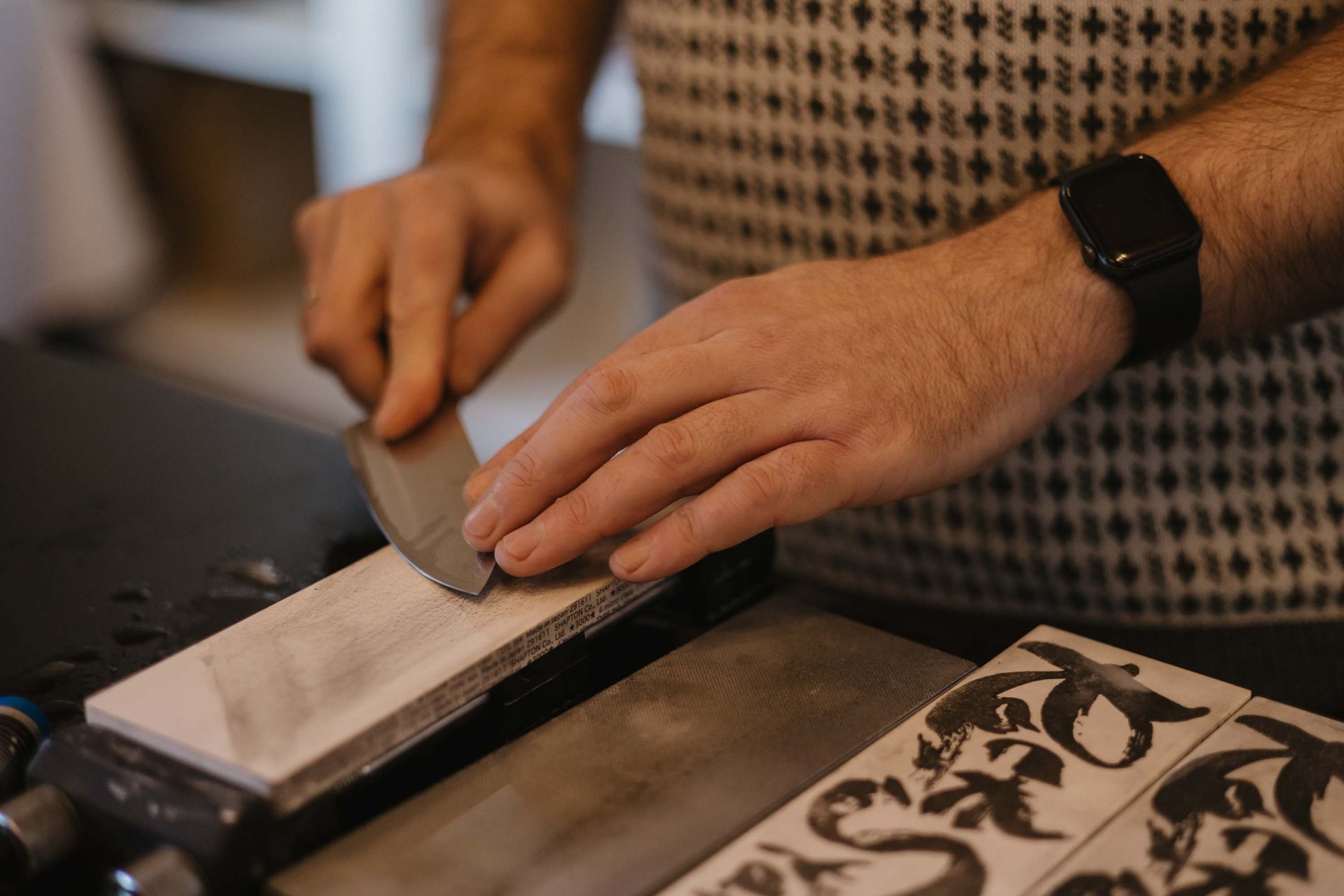 Lær deg å slipe kniver på slipesteiner hos BURR knivsliping